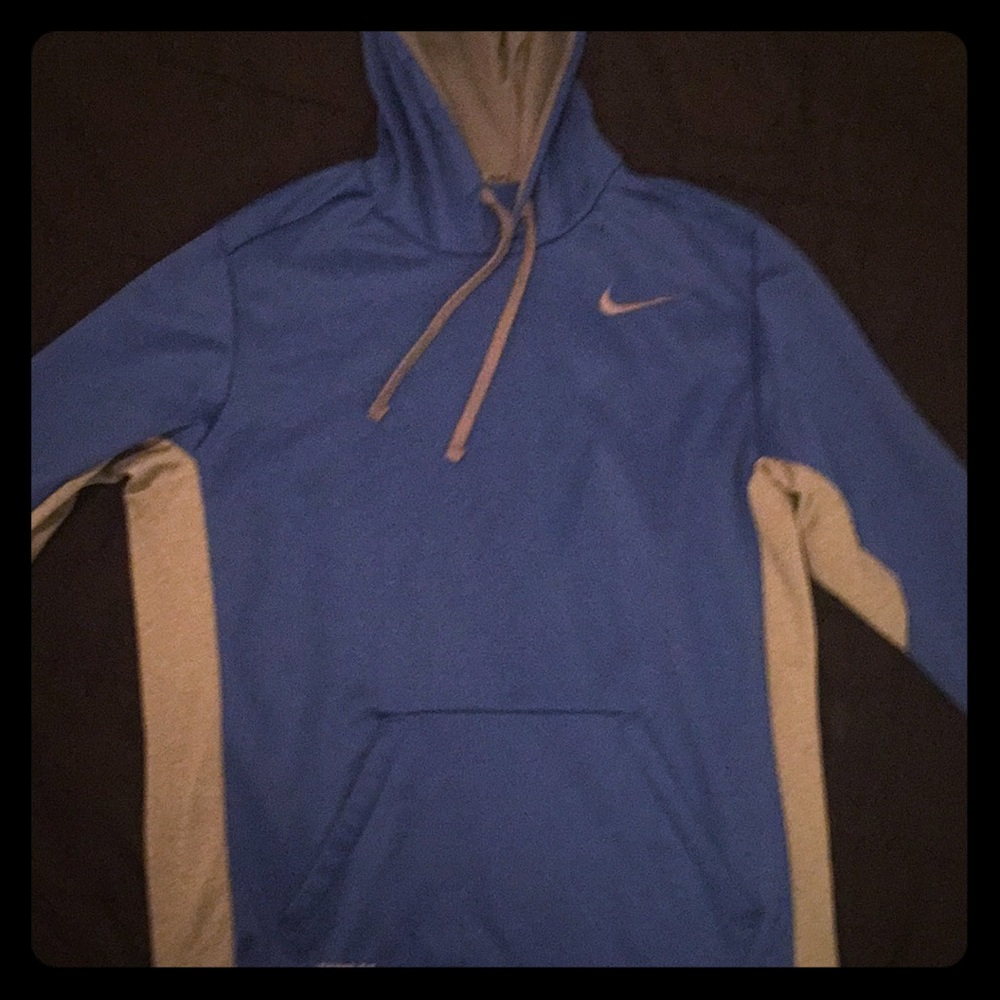 BRAND NEW NIKE THERMA FIT HOODIE!!